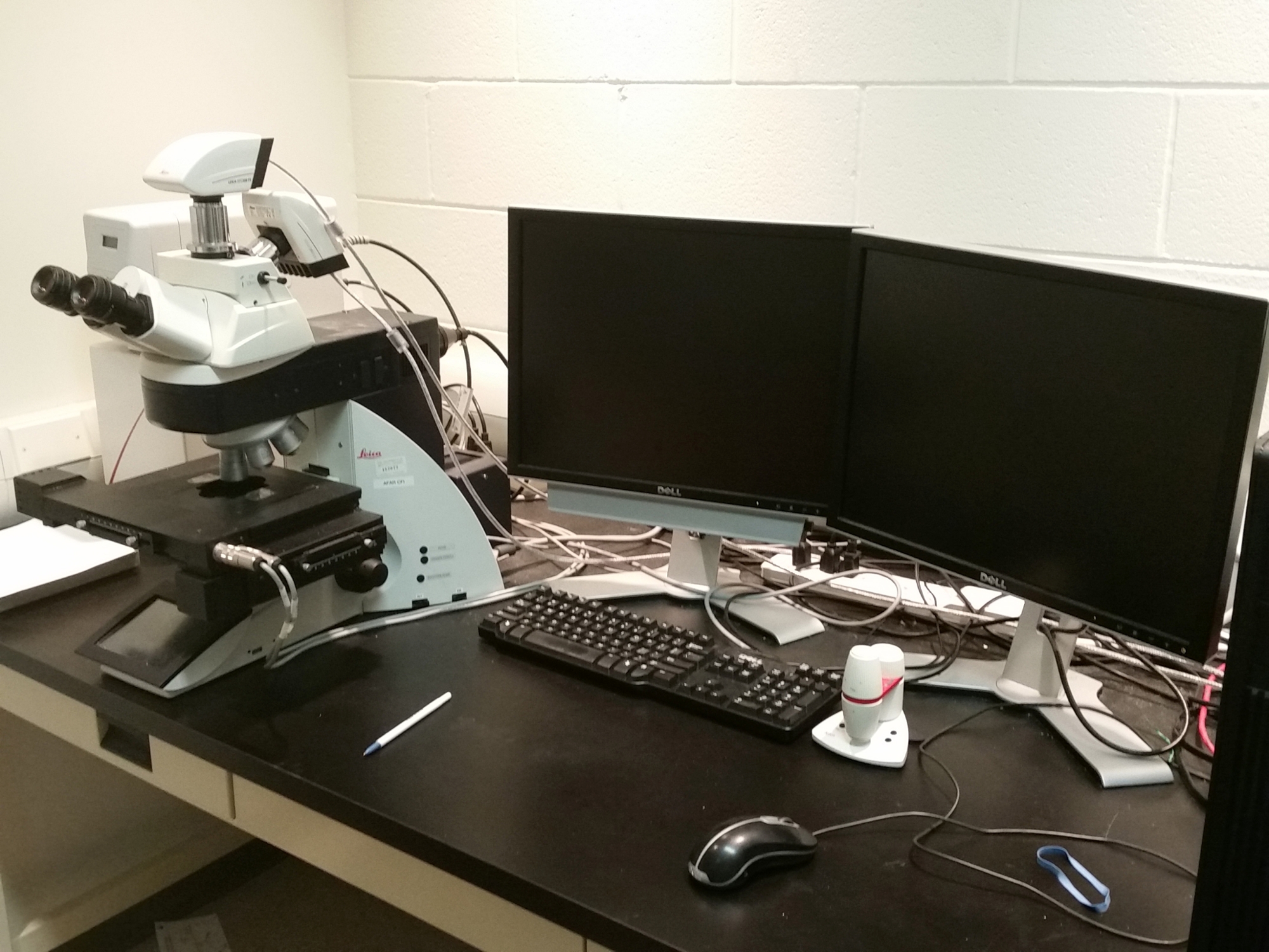 Picture of the microscope suite